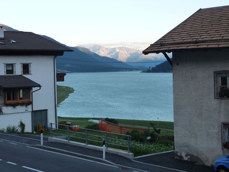 Reschensee mit Ortler Aktiv Hotel Edelweiss