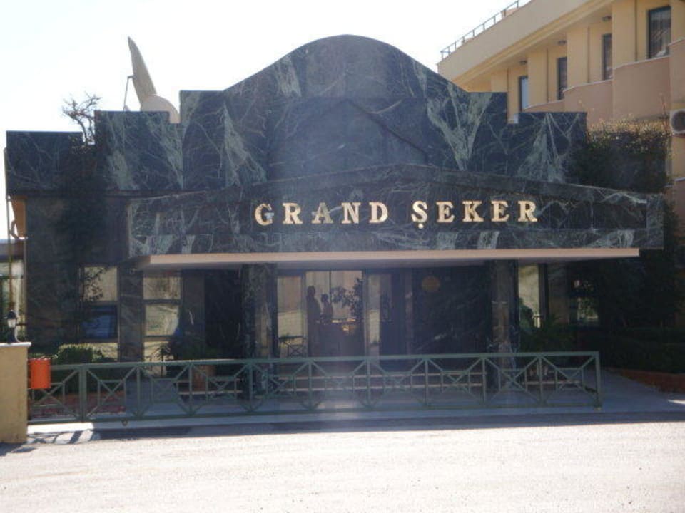 Eingang Hotel Grand Seker Hotel