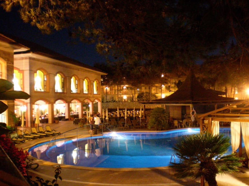Außenansicht Nacht mit Pool VIVA Cala Mesquida Suites & Spa 16+
