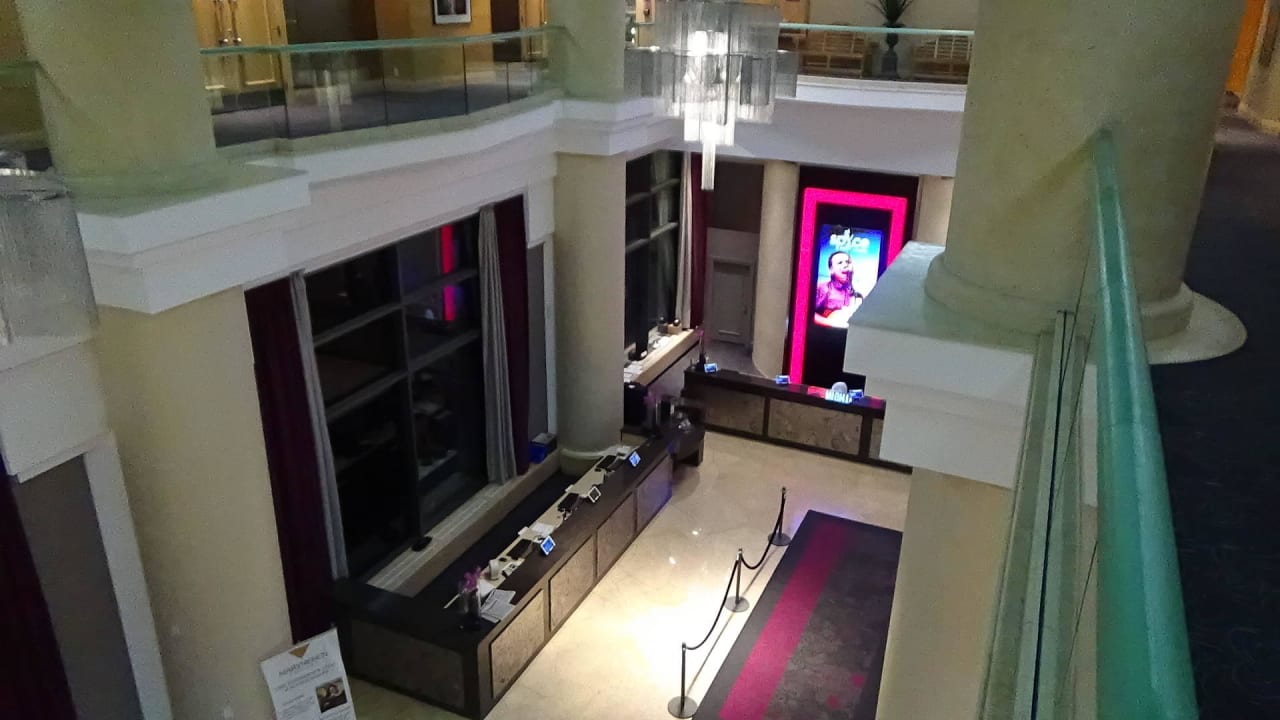 Lobby... Hilton Niagara Falls / Fallsview Hotel & Suites