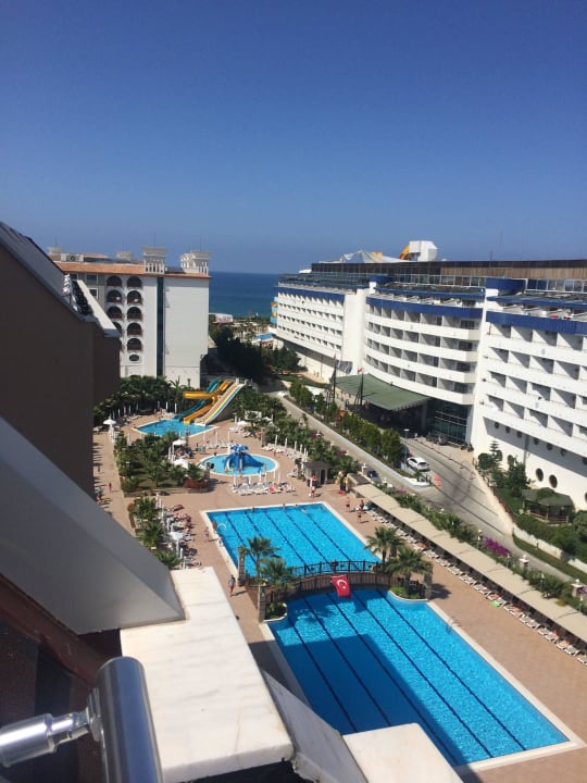 Pool Ansicht aus dem 5. Stock  Dizalya Palm Garden