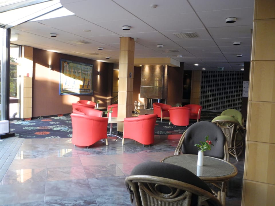 Sitzgruppe in der Lobby Hotel Mercure Mrągowo Resort & Spa