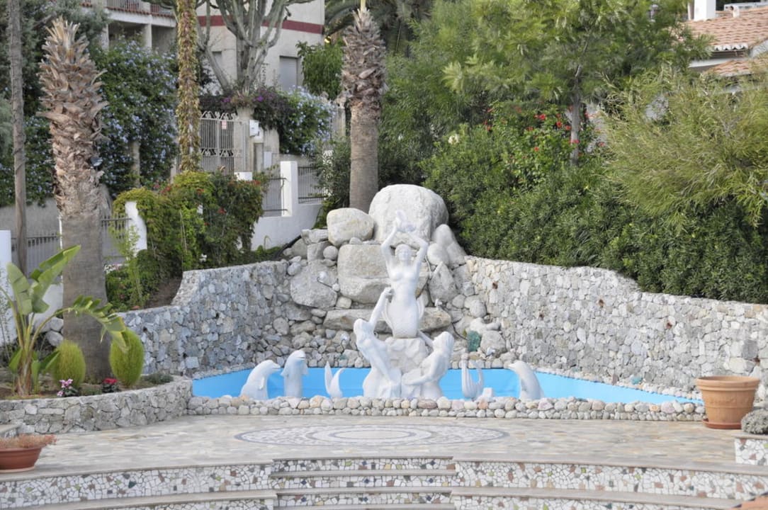 Innenhofbereich mit Brunnen Hotel Stella Marina