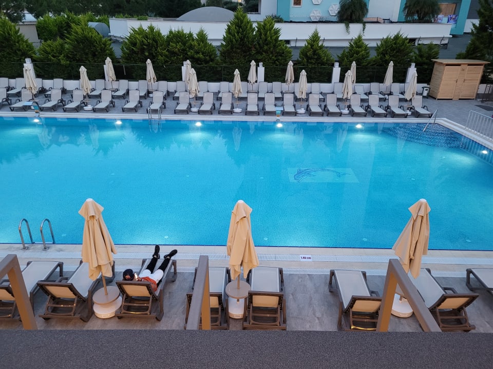 Pool Side Story Resort & Spa