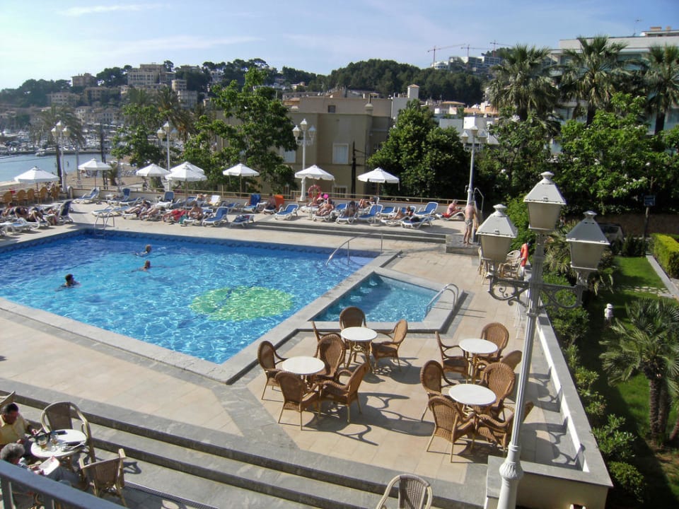 Poolanlage vom Balkon aus aufgenommen Hotel Eden Soller