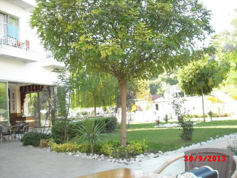 Вид на ресторан  Hotel Grand Mir' Amor