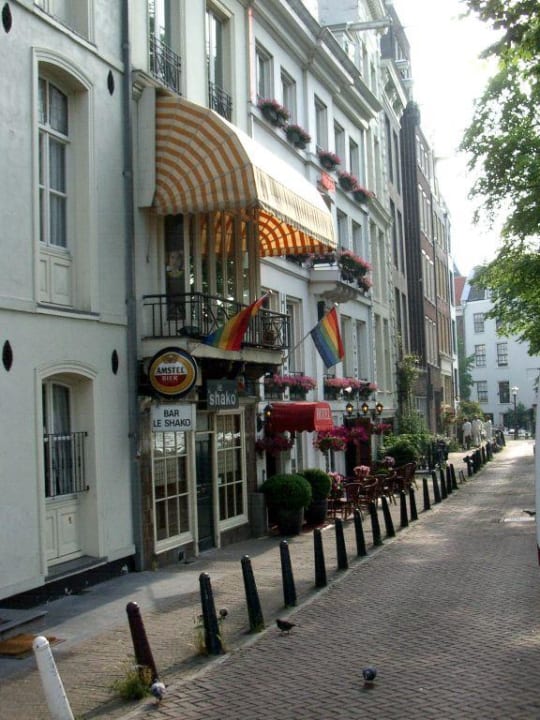 Die kleinen Tischchen zum Frühstücken Hotel Amsterdam House Eureka