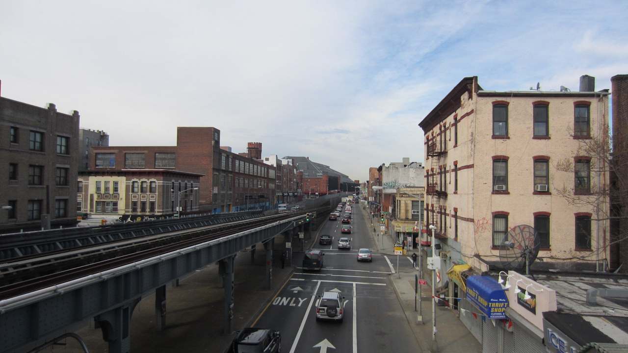 Vor dem Hotel Arena Hotel