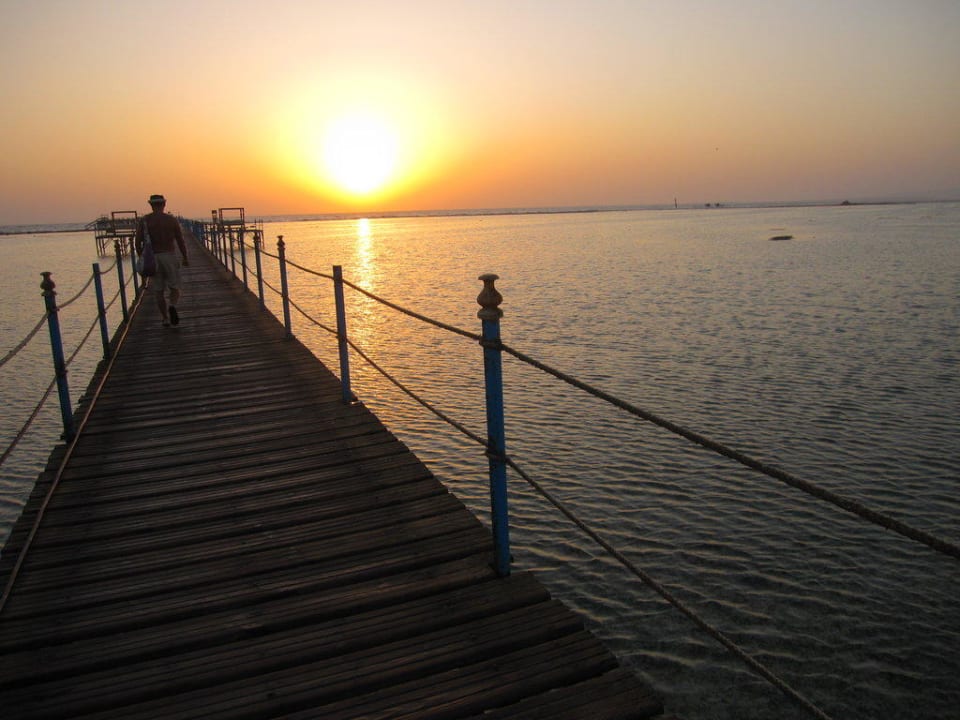 Steg, Sonnenaufgang Pickalbatros Royal Moderna Resort-Sharm El Sheikh