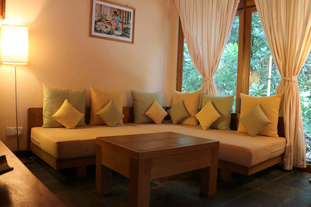Drei Fotos - ein grandioses Zimmer NH Collection Maldives Reethi Resort