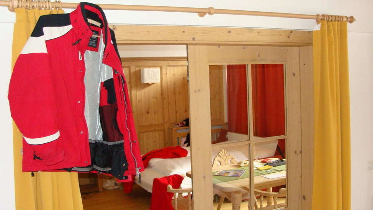 Blick aus dem Schlafzimmer Aparthotel Naturresort Senningerhof