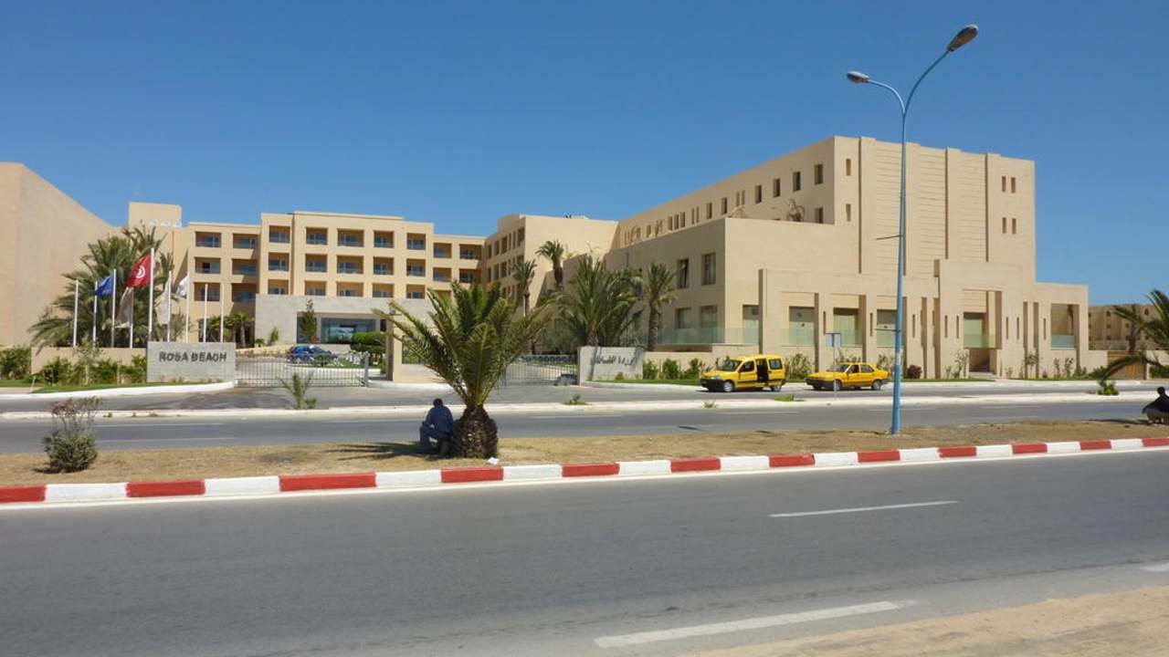 Façade coté entrée Hotel Rosa Beach