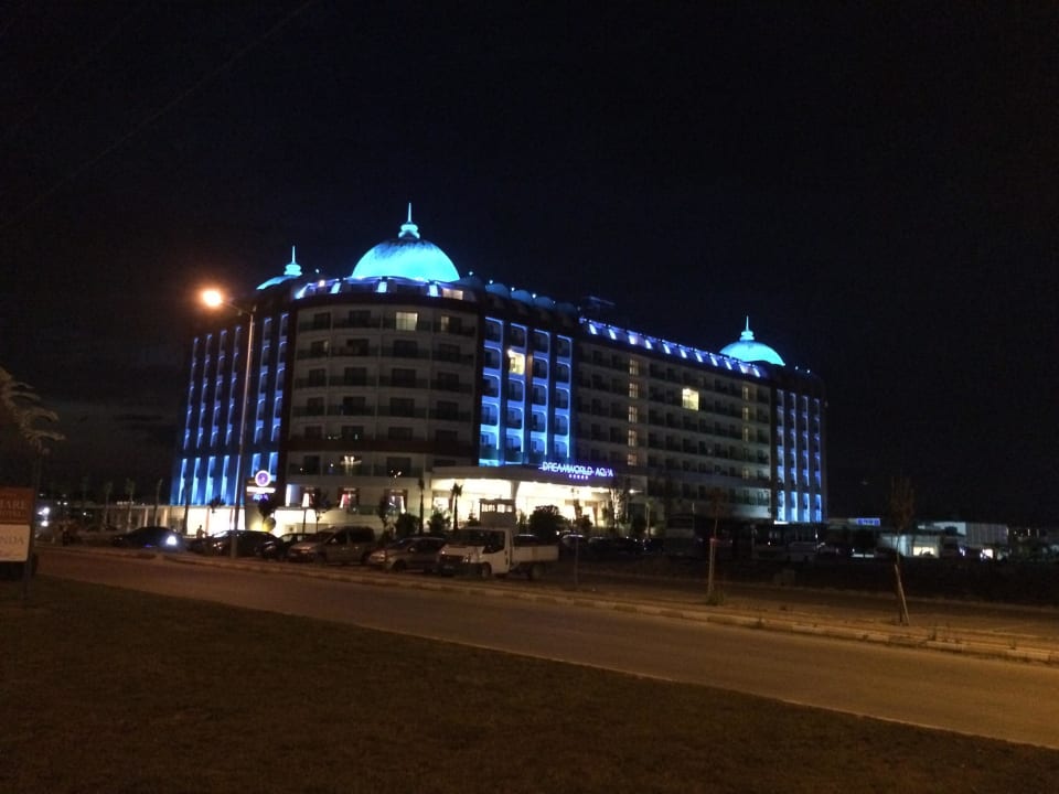 Bei Nacht Dream World Aqua Hotel