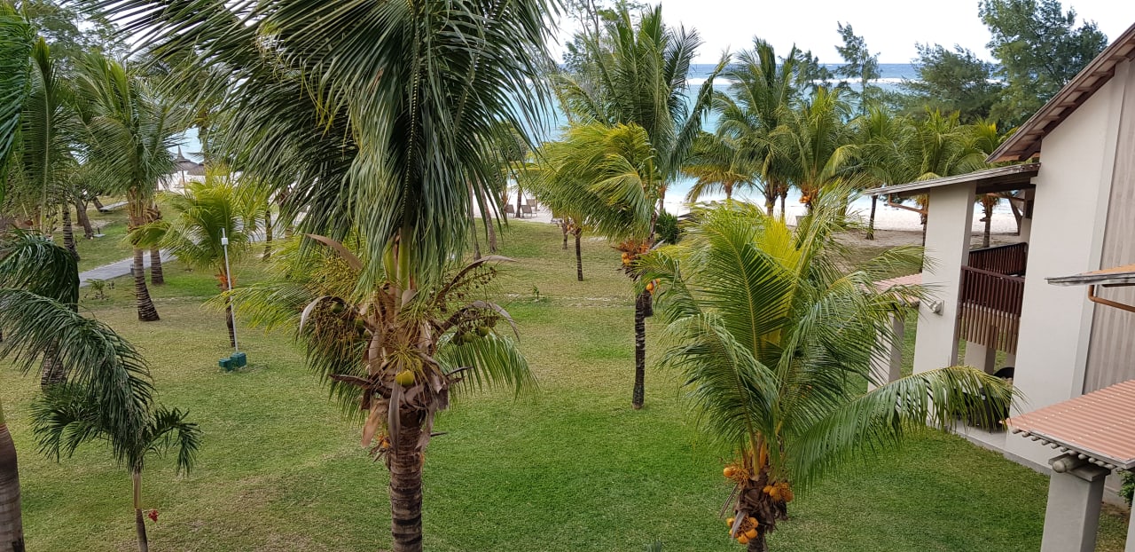 Ausblick Crystals Beach Resort Belle Mare, a member of Radisson Individuals