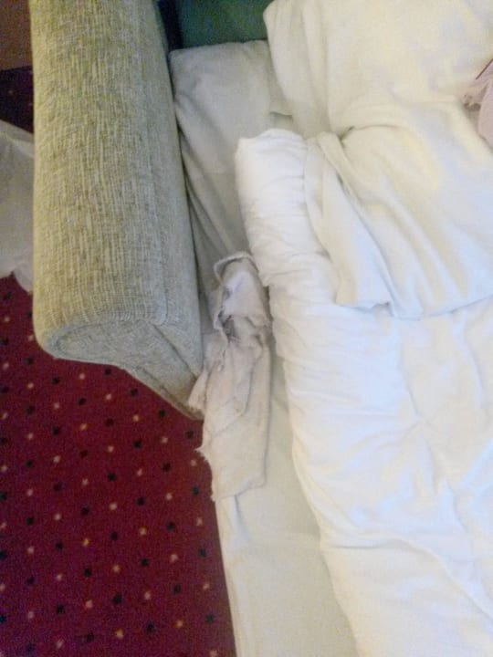 Mokra szmata pozostawiona przez serwis sprzątający Mercure Karpacz Resort