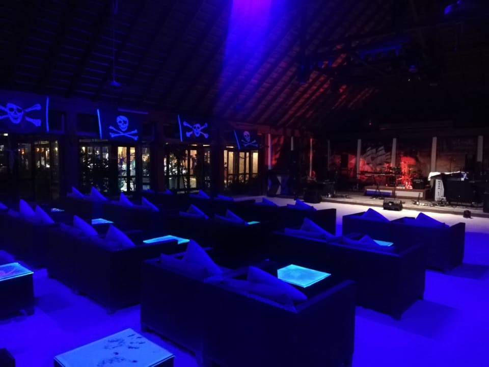 Lobby Vilamendhoo Island Resort & Spa