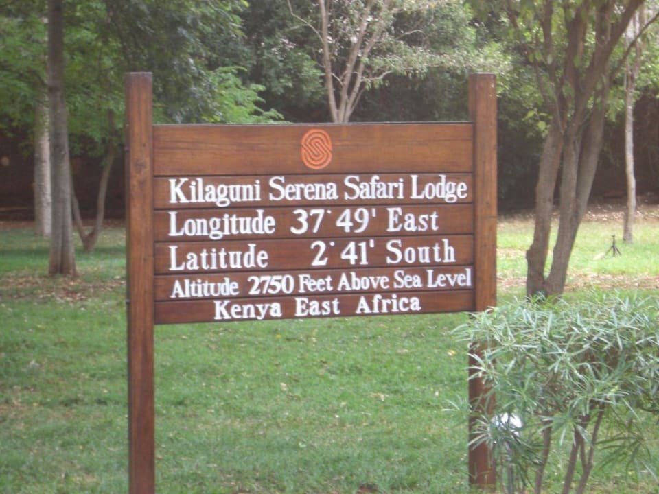 Zufahrt zu Lodge Kilaguni Serena Safari Lodge