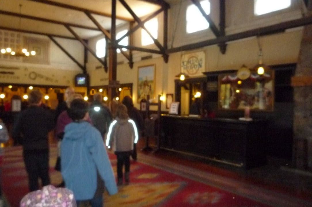 Auf dem Weg zur Rezeption Disney's Hotel Cheyenne