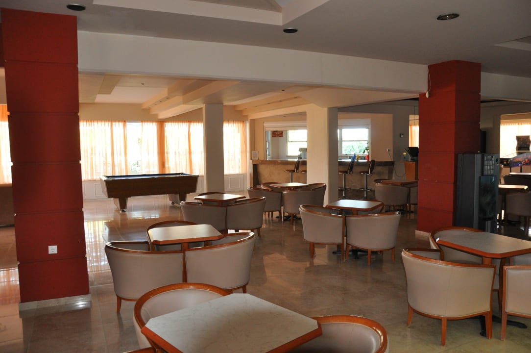 Lobby mit Bar im Hintergrund Ilios K Village Resort