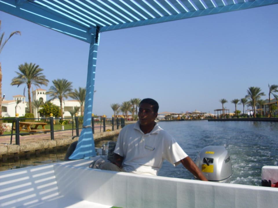 Netter Bootsfahrer Pickalbatros Dana Beach Resort - Hurghada
