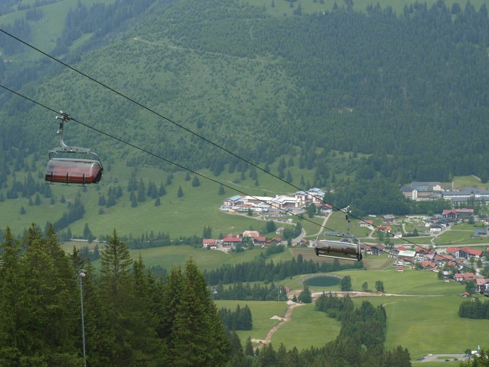 Blick aufs Hotel von der Isseler Bergstation Oberjoch - Familux Resort