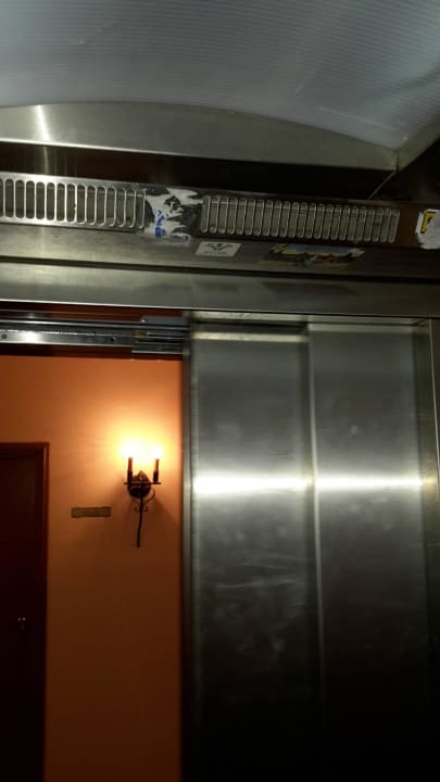 Ein funktionierender von 4 Stück. Lange Wartezeite Andalucia Beach Hotel & Residence