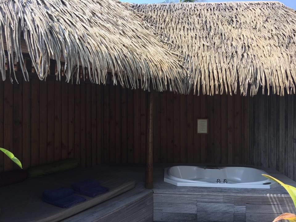 Jacuzzi Beach Villa 225 Kuredu Island Resort & Spa