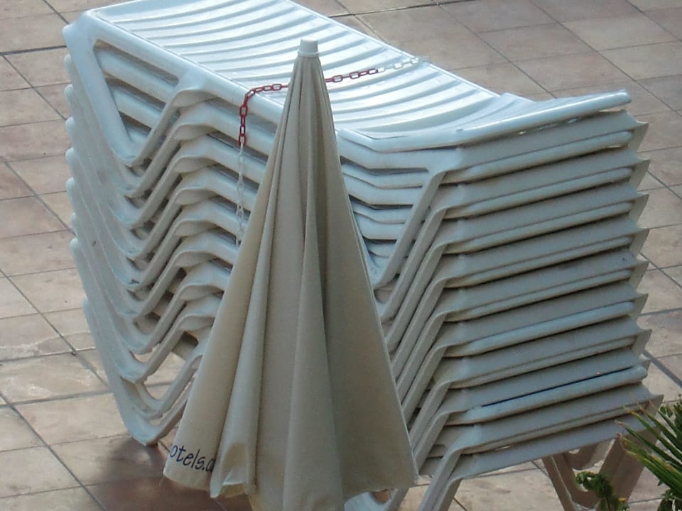 Abgeschlossene Liegen, nichts für Handtuchbeleger HOVIMA Jardin Caleta