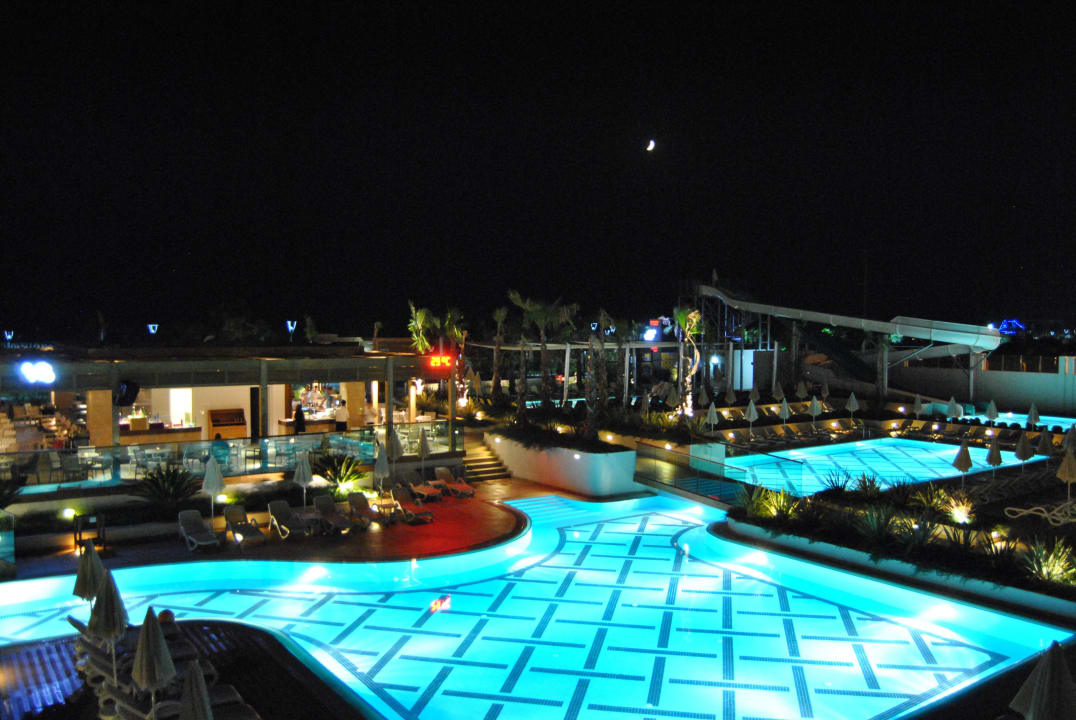 Poolanlage bei Nacht Sentido Trendy Verbena Beach
