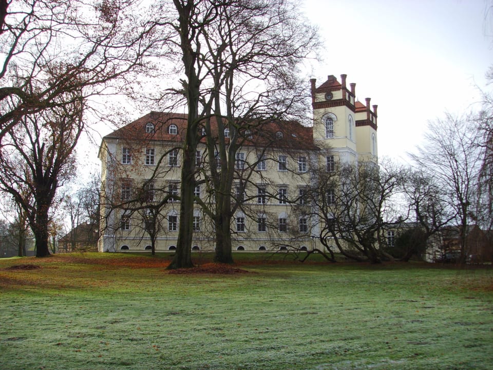Das Schloss vom Park aus Hotel Schloss Lübbenau
