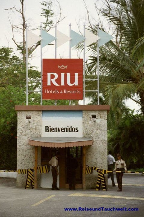 Einfahrt Hotel Riu Palace Macao - Adults only