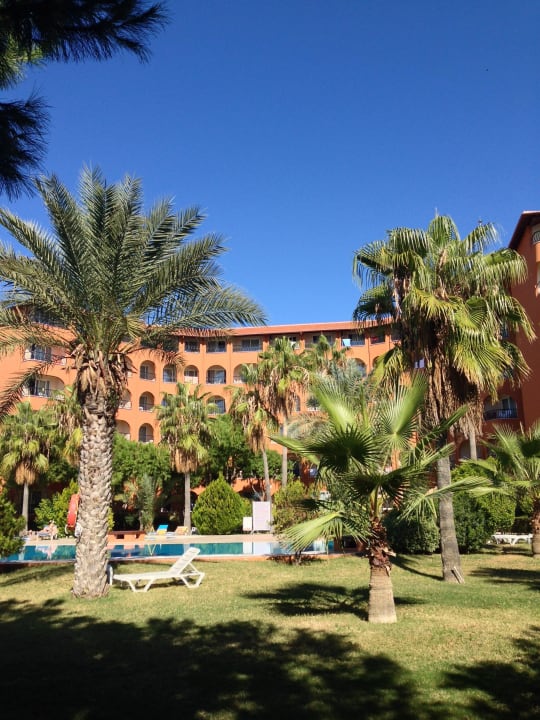 Vor dem Ruhe Pool Club Turtas Beach Hotel