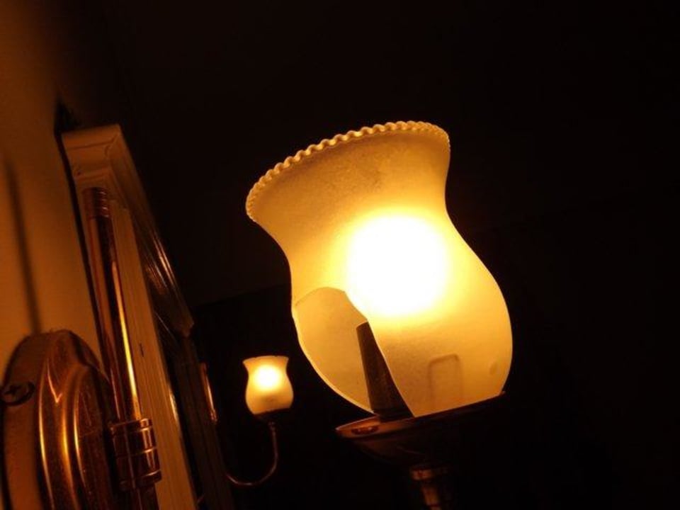 Defektes Glas der Lampe  Lotus Bay Beach Resort