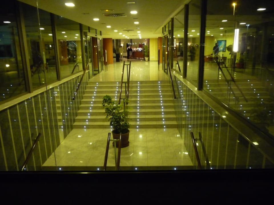 Treppe vom Speisesaal zur Rezeption Hotel Las Costas