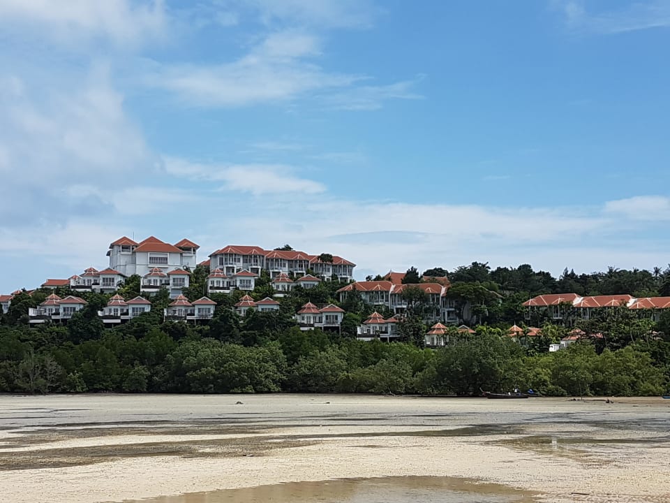 Blick aus der Bucht aufs Resort Amatara Welleisure Resort