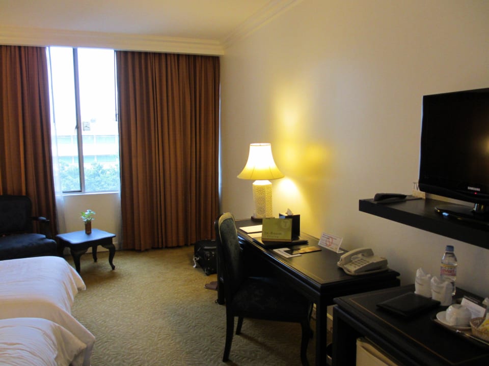 Schreibtisch & TV The Tawana Bangkok