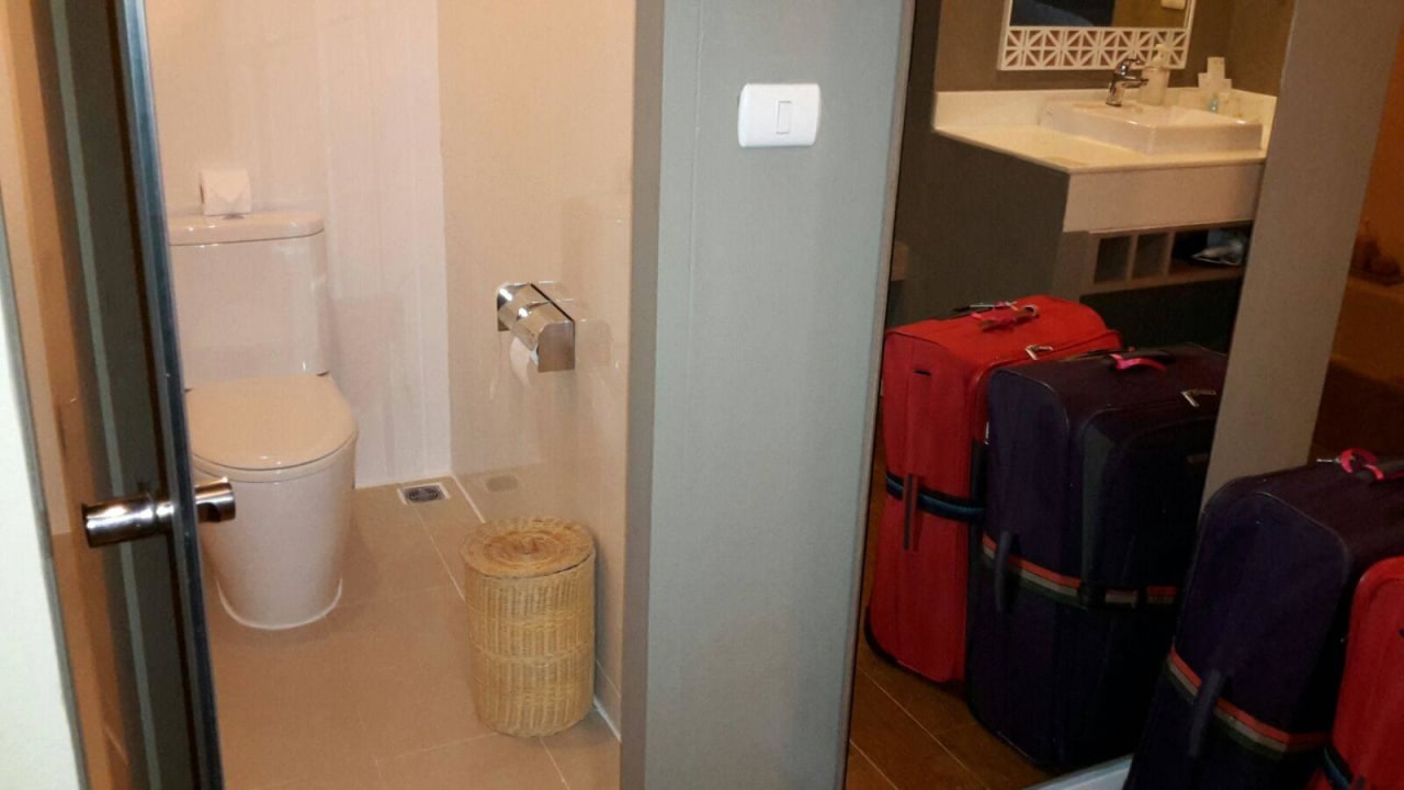 Dusche/Badewannne und Toilette getrennt SENTIDO Khao Lak