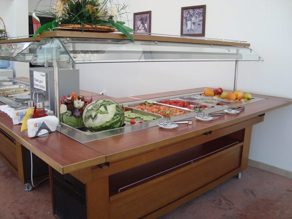 Mittagsbuffet am Pool Hotel Sineva Beach