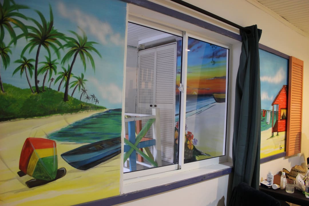 The window (view to the hall) Apartamentos Turísticos In Di Town