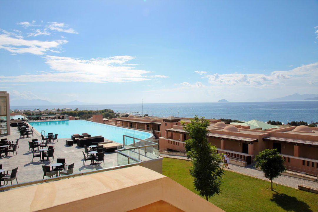 Neben dem Hauptgebäude Atlantica Belvedere Resort