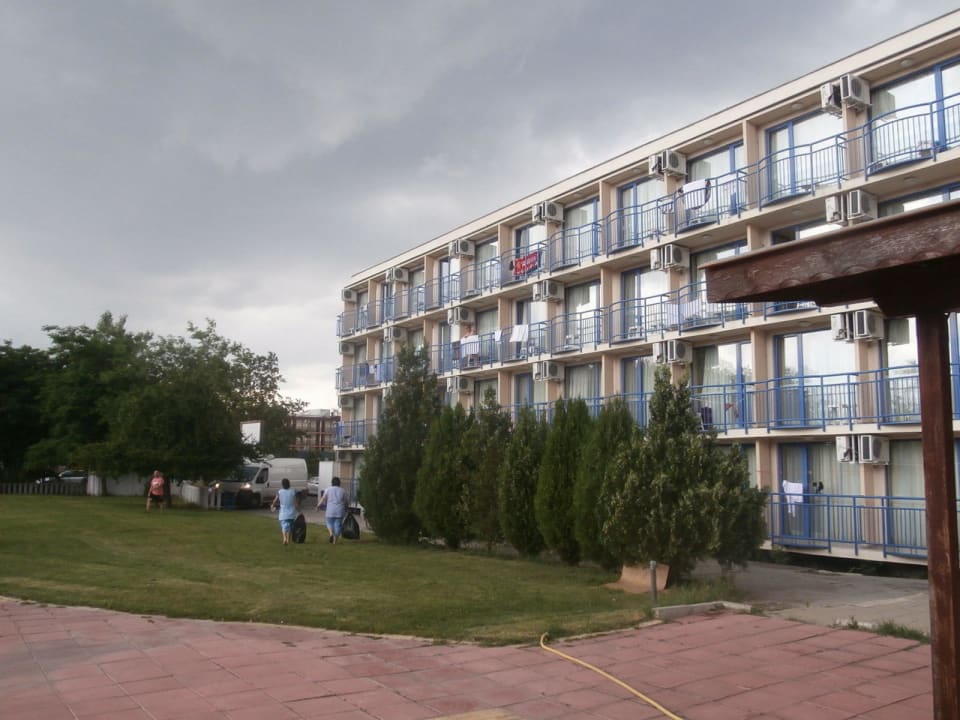 Tył hotelu (z widokiem na basen) Hotel Pliska