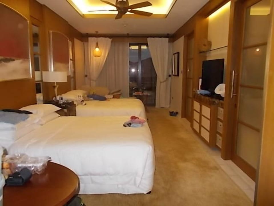 2 Quensize Betten ,ausreichen für 2+2 The St. Regis Saadiyat Island Resort, Abu Dhabi