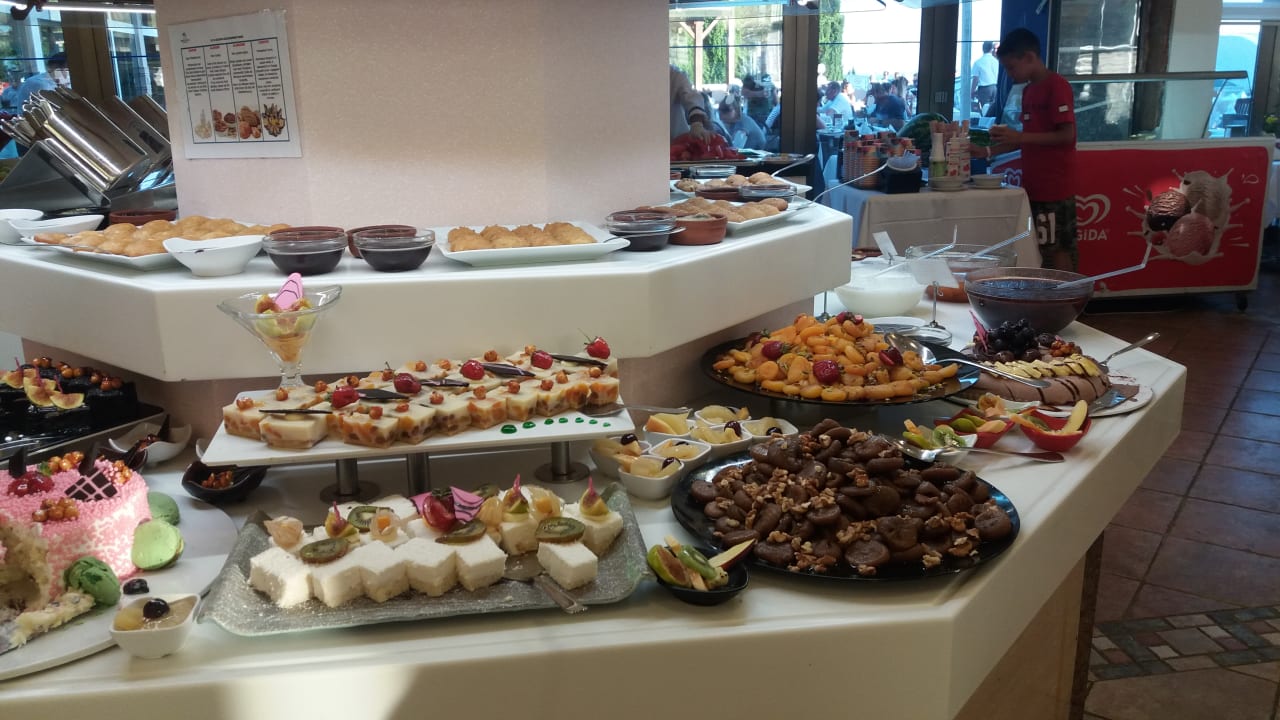 Gastro Sunrise Queen Luxury Hotel