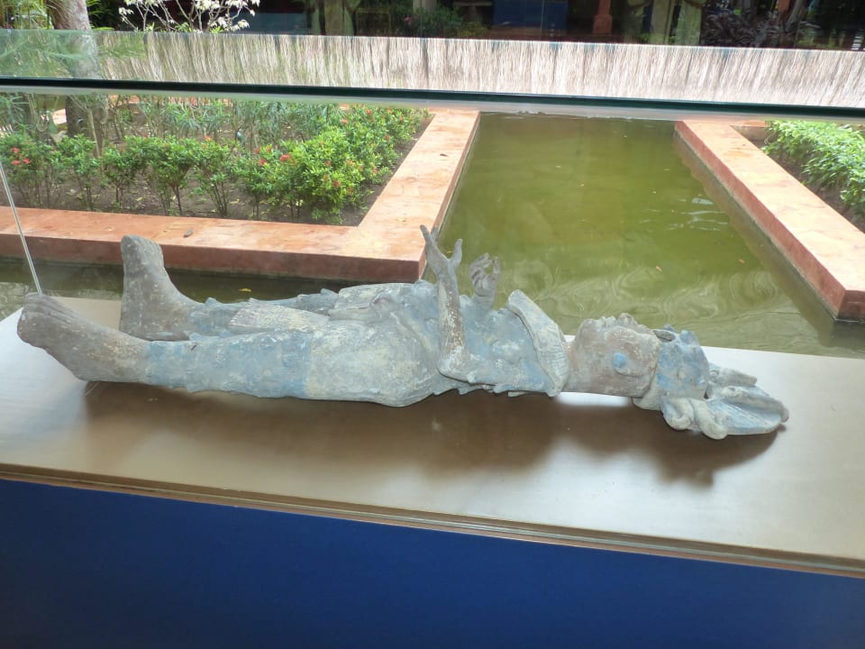 Skulptur vor dem japanischem Restaurant Iberostar Waves Tucan