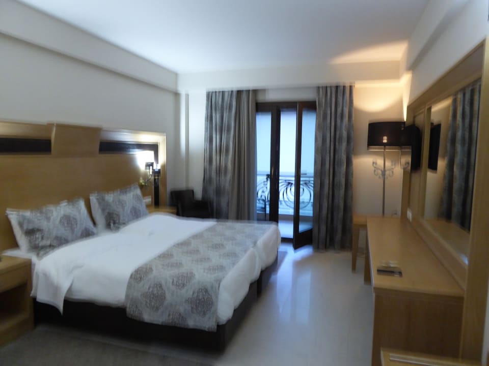 Zimmer Grand Meteora Hotel