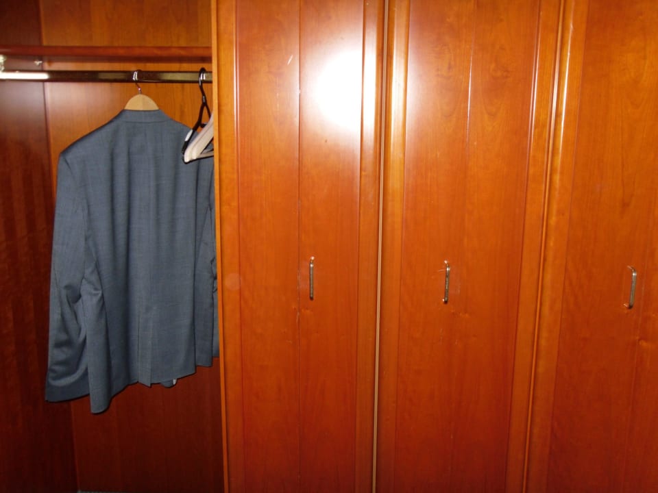 Schrank Hotel Kaiserhof Victoria