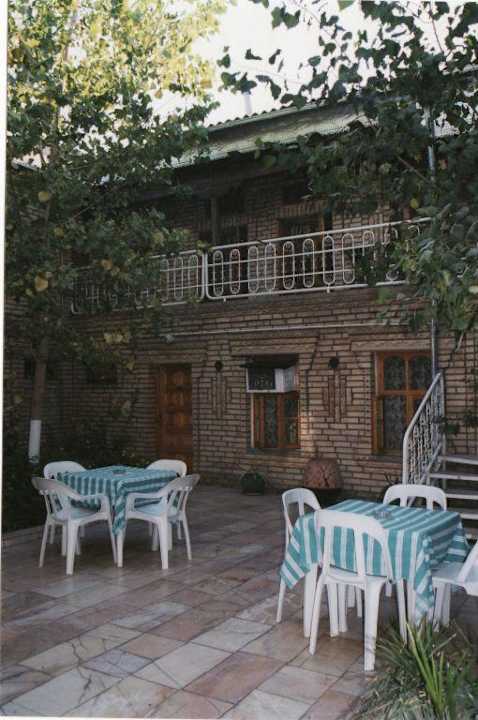 Innenhof Hotel Sasha & Son