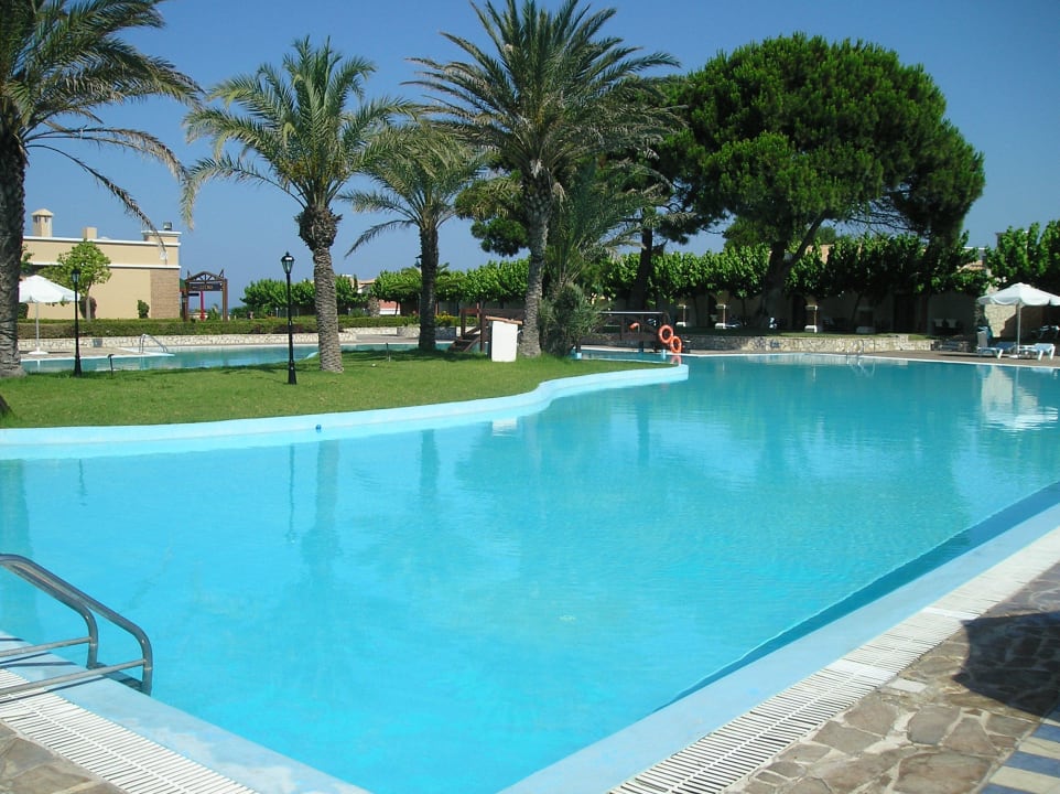 Jeden z hotelowych basenów Aldemar Olympian Village