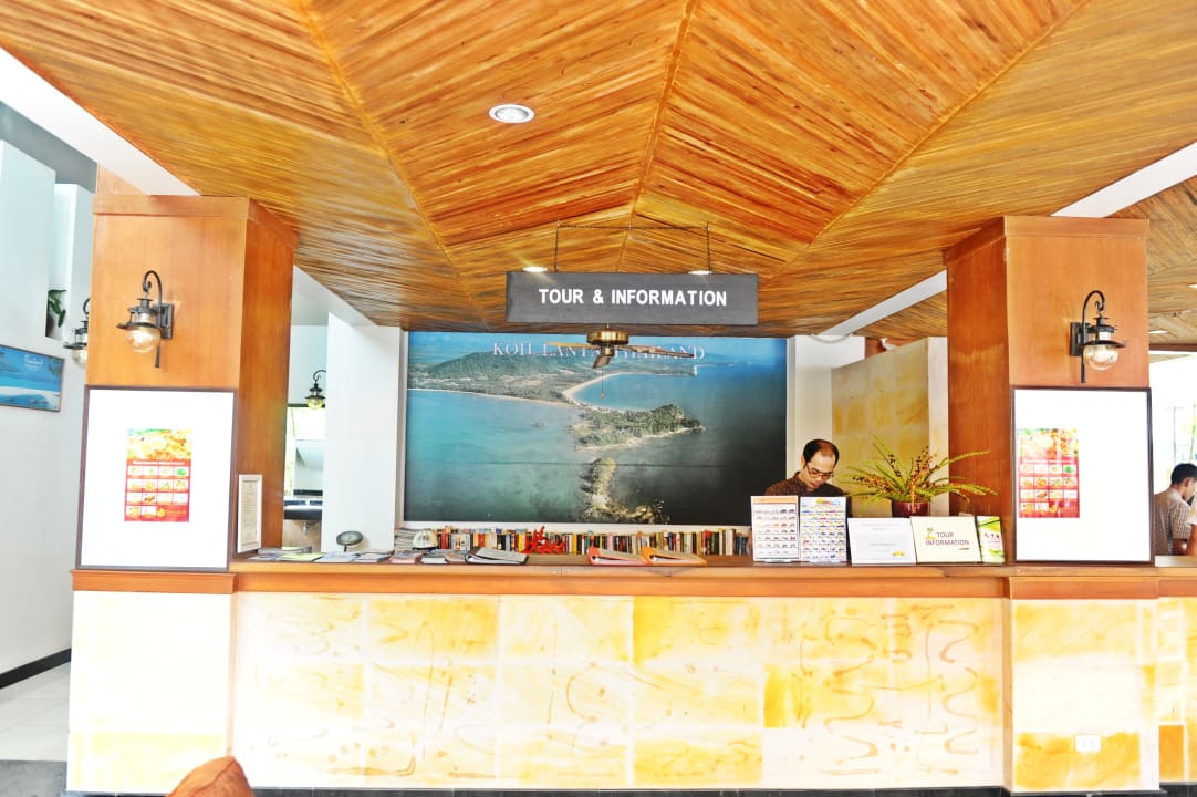 Lobby Hotel Lanta Sand Resort & Spa