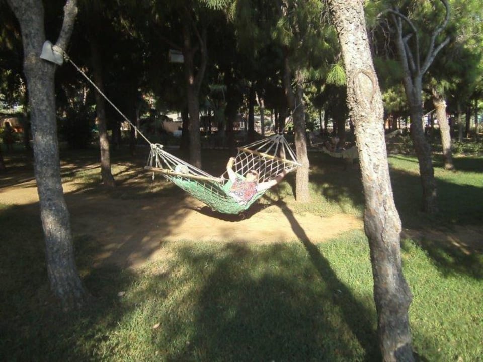 Hängematten im Garten Club Turtas Beach Hotel